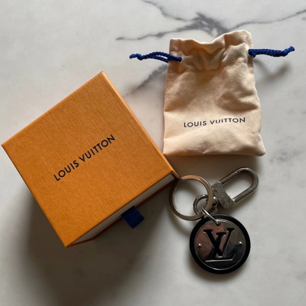 Louis Vuitton Cut Circle Key Holder